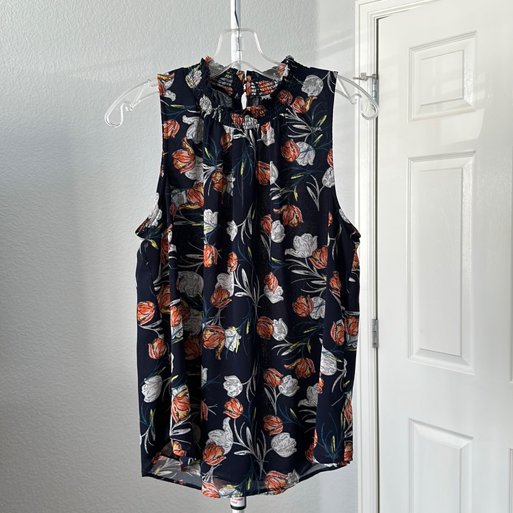 Danielrainn high necked, navy blue floral flowy tank top